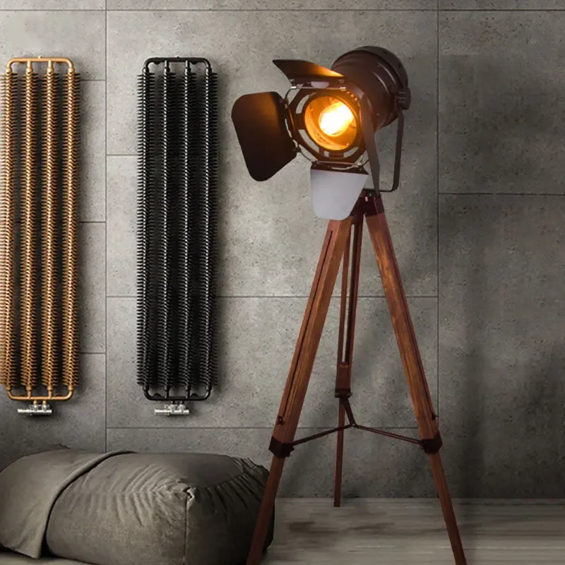 Photography Of The Year 2025 - 2025 amerikanische Vintage-Holz-Stehlampen, Fotografie, Loft, Industrie,