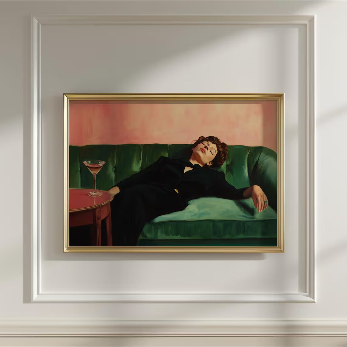Frau auf Couch mit Martini |   – Photography Art Bewertung und Preis