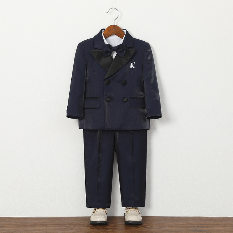 Luxuriöser Hochzeits-Outfit-An – Photography Of The Year 2025 Bewertung und Preis