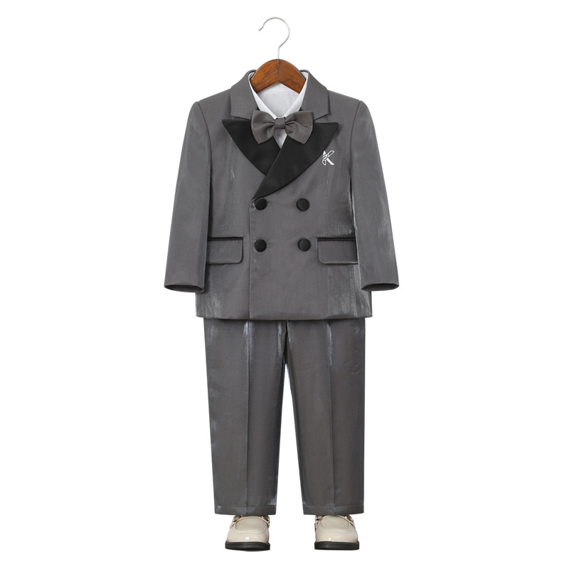 Luxuriöser Hochzeits-Outfit-An – Photography Of The Year 2025 Bewertung und Preis